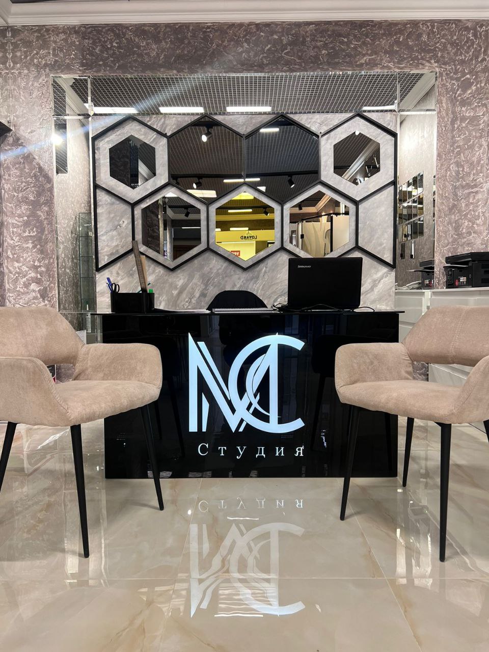 МС студия: стеклянный дверь