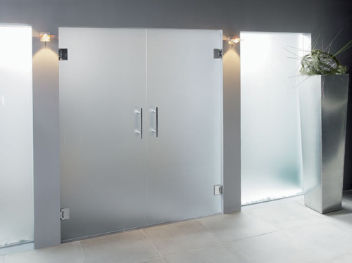 Стеклянная дверь 